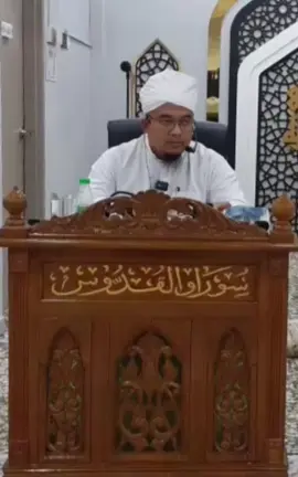 1.	Firman Allah SWT: “Sesungguhnya orang-orang yang berkata: ‘Tuhan kami ialah Allah’ kemudian mereka tetap istiqamah, maka tidak ada ketakutan terhadap mereka dan mereka tidak berdukacita.” — (Surah Al-Ahqaf: 13) 	2.	Sabda Rasulullah SAW: “Katakanlah: Aku beriman kepada Allah, kemudian istiqamahlah.” — (Riwayat Muslim) 	3.	Hadis lain: “Amalan yang paling dicintai Allah ialah amalan yang dilakukan secara berterusan walaupun sedikit.” — (Riwayat Bukhari & Muslim) #fyp #fyppppppppppppppppppppppp 