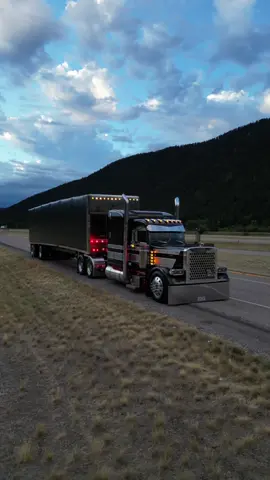 Montana doesn’t disappoint #fyp #fypシ #fypシ゚viral #peterbilt #379 #roadworksmfg #largecarmafia #truxaccessories #10lugthug #ballinonabudget #boatdecking 
