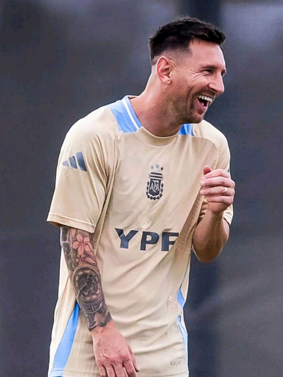 sebuah perbedaan dribling Messi dan penaldo😹 #messi #goat🐐 #dribbling #penaldo #football #fyp 