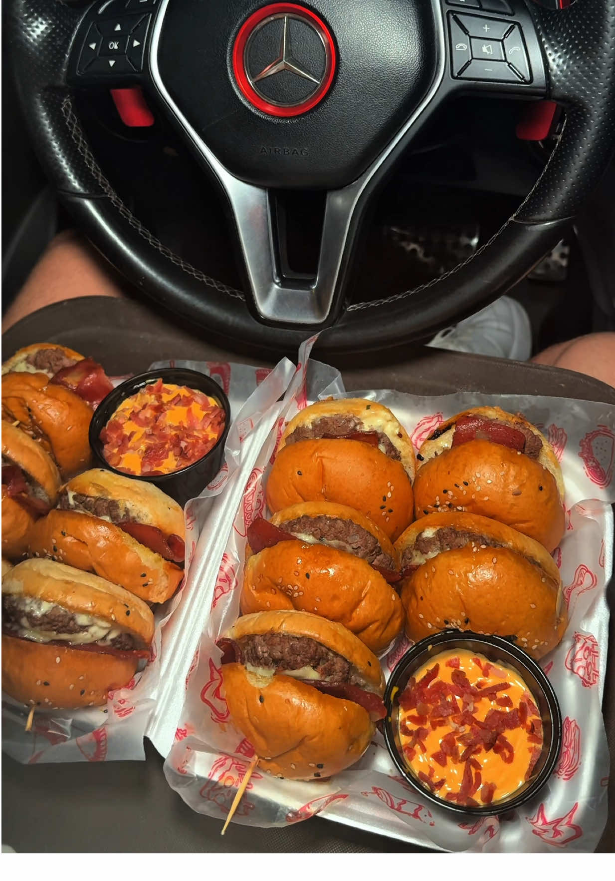 🚨NUEVO LANZAMIENTO🚨😱 Llegaron las 🔥MINI BURGUERS🔥 a Torettos!!🍔🤤 -Puedes pedirlas a partir de hoy en nuestro punto físico o domicilio🛵. No te quedes con el antojo🤪🍔 #hamburguesascali #torettosfood #restaurantescali #FoodLover #minihamburguesas #miniburguers #valledellili #foodporn #comidarapidacali #calicolombia 