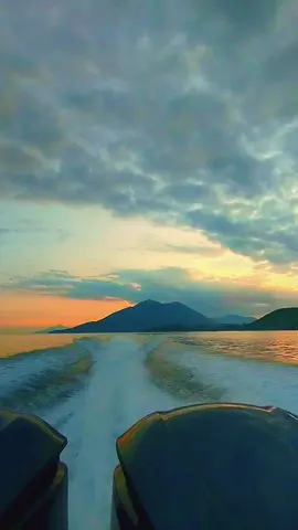 Senja di Alor.  #alor #alorpride🏝🔥 #nttpride🏝🔥fypシviral #kalabahi❤️🌈alor🌈ntt #alors #alorisland🏝️🔥 #EB1K 