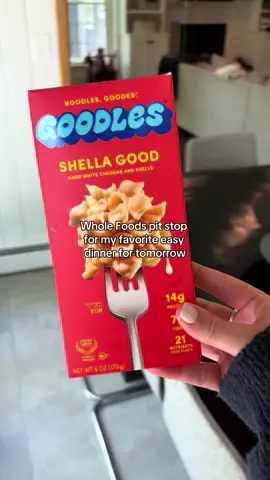 Can’t get through a day without stopping at Whole Foods for my favs  #macncheesehack #goodles #proteingoodles #wholefoodsfinds @GOODLES 
