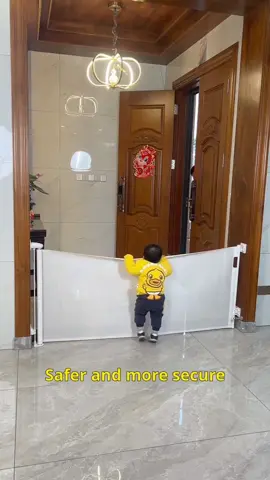 Easy installation and removal retractable baby safety gate for stairways and doorways #babysafety #babyprotection #babygate #kidssafety #safetygate 