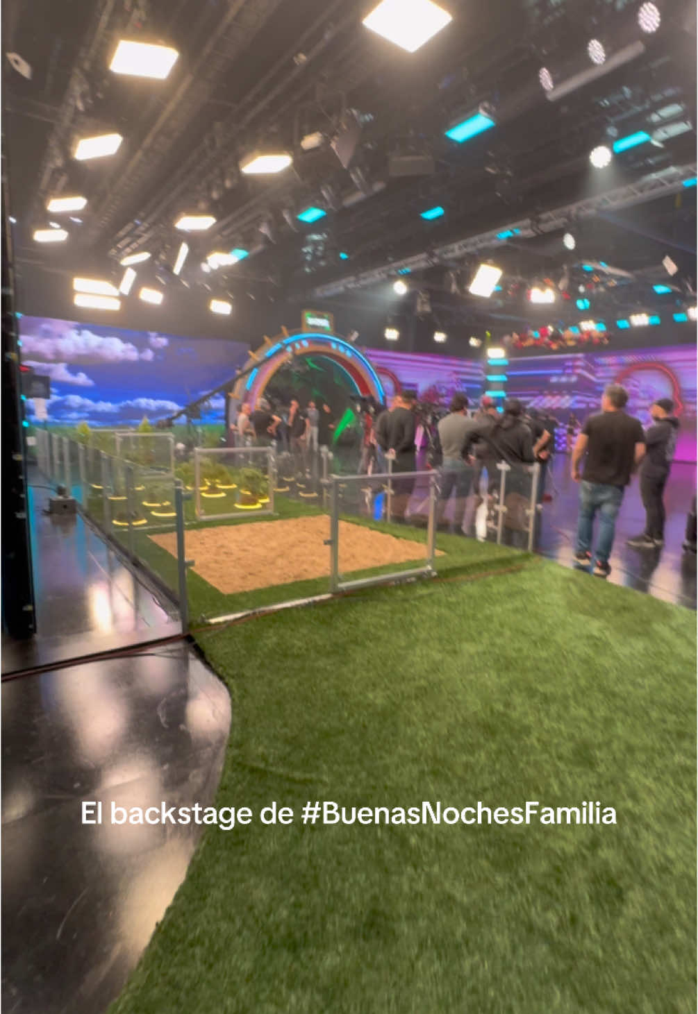 El antes y el después 🎬 #television #buenasnochesfamilia #guidokazcka 