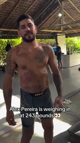 Is Alex Pereira moving up to Heavyweight 👀 @Spinnin Backfist (via:alexpoatanpereira/ig) 