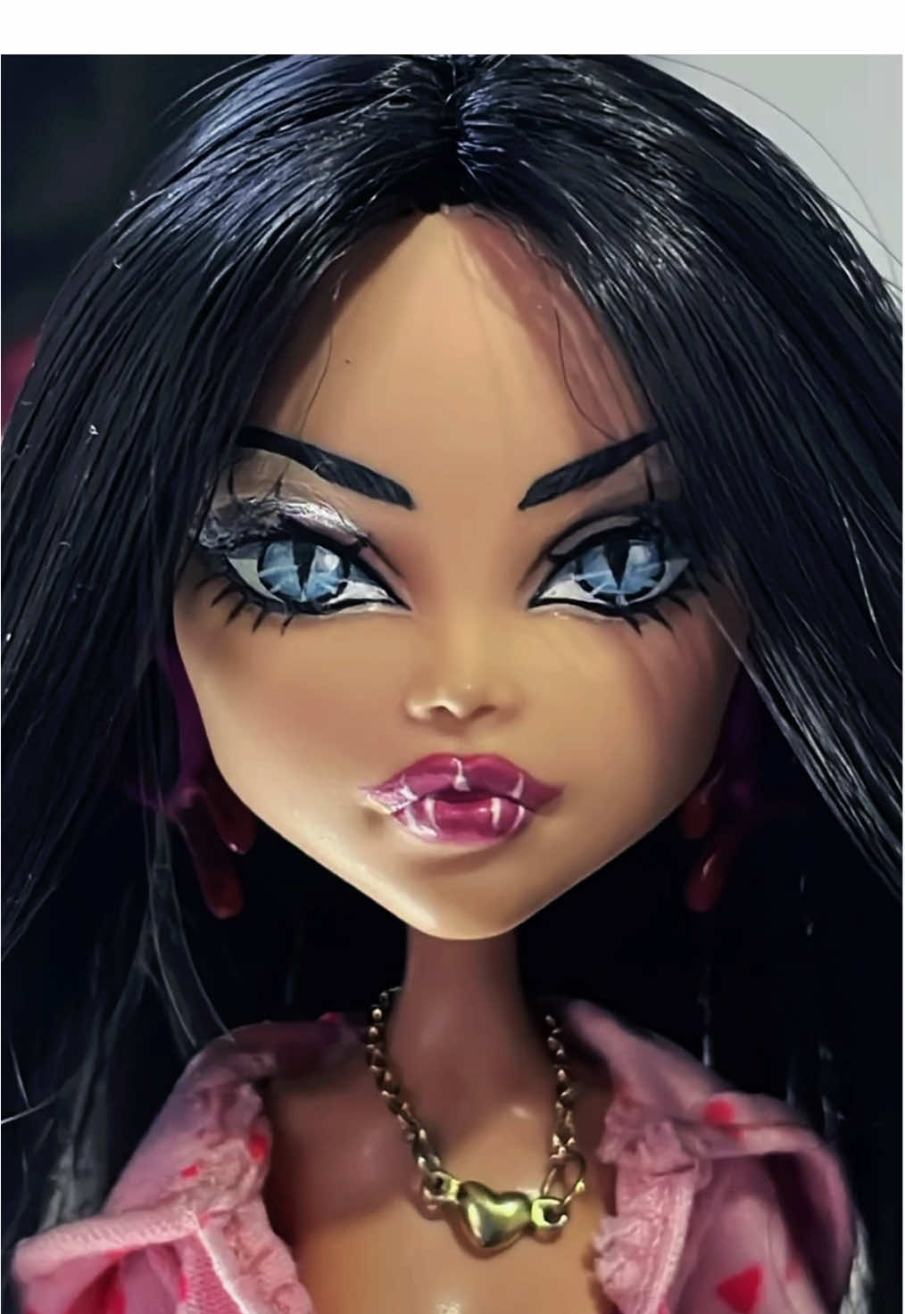 Monster high X Jennifers body☠️🩸. Repaint by @Art by Miguel Ángel #monsterhigh #dolls #parati #fyp #jennifersbody 
