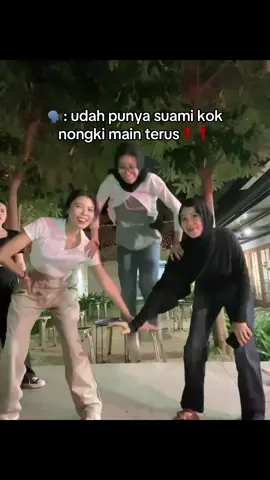 When cuami punya istri gen z🤣 tidak di kekang namun kita punya aturan dan saling jaga kepercayaan 🤝 Besok kalo udh ada dede nnti kita nongski nongski sm onty ontymu yg kalcer ini yaa😗🤙🏻 #happywife #happyfamily #rumahtangga #nongki #joinedthetrend #surabaya24jam #sidoarjo24jam 