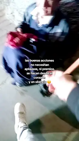 eso nace del corazón, lo demás es teatro #humildad #respeto #solidaridad #serbueno #debuencorazon #apoyo #jaimebm #tik_tok #solitaire 
