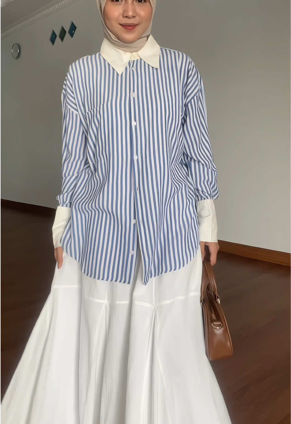Love this outfit — stripe shirt & linen skirt!🫶🏻 #stripeshirt #maxiskirt #ootdfashion 