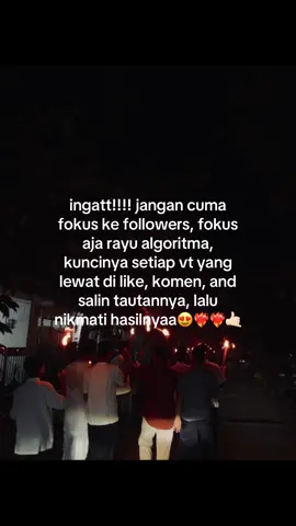 Tips agar algoritma terbaca dan FYP :  1. Upload konten di waktu terbaik Konten berkualitas bisa kurang efektif jika tidak diunggah pada waktu terbaik (prime time). Berikut merupakan rekomendasi waktu terbaik untuk mengunggah video TikTok: - Senin: 14.00, 18.00, 21.00 WIB - Selasa: 10.00, 16.00, 21.00 WIB - Rabu: 11.00, 19.00, 20.00 WIB - Kamis: 06.00, 21.00, 23.00 WIB - Jumat: 16.00, 24.00, 02.00 WIB - Sabtu: 06.00, 07.00, 22.00 WIB - Minggu: 03.00, 18.00, 19.00 WIB 2. Optimalisasi penggunaan hashtag Penggunaan hashtag yang relevan juga merupakan kunci untuk mendapatkan perhatian lebih luas. Gunakan hashtag yang sedang populer atau berhubungan dengan konten Anda. Namun, jangan hanya meniru secara mentah, melainkan pastikan hashtag tersebut relevan dengan isi video yang Anda buat agar algoritma TikTok dapat menampilkan konten Anda kepada audiens yang tepat. 3. Gunakan lagu dan efek yang sedang tren Algoritma TikTok sangat sensitif terhadap penggunaan elemen-elemen yang sedang populer, seperti lagu dan efek visual. Dengan menggunakan lagu atau efek yang sedang tren, peluang video Anda untuk dilihat oleh lebih banyak orang akan meningkat. Anda dapat menemukan tren-tren ini melalui eksplorasi di halaman FYP atau mengikuti hashtag-hashtag populer. 4. Buat konten yang singkat dan menarik TikTok merupakan platform yang didominasi oleh konten video pendek. Oleh karena itu, penting untuk memastikan bahwa video Anda tidak terlalu panjang dan langsung menarik perhatian dalam beberapa detik pertama. Video berdurasi 15 hingga 30 detik cenderung lebih sukses karena dapat menjaga perhatian penonton hingga akhir. Konten yang menarik dan interaktif lebih mungkin dibagikan oleh pengguna, yang akan meningkatkan eksposur video. 5. Interaksi dengan pengguna lain Engagement atau interaksi dengan pengguna lain juga sangat penting. Algoritma TikTok memperhatikan seberapa aktif Anda dalam berinteraksi dengan konten orang lain, seperti memberikan komentar, membalas pesan, atau melakukan duet dan stitch dengan konten yang populer. Semakin aktif Anda berinteraksi, semakin besar pula kemungkinan konten Anda dilihat oleh lebih banyak orang. Dengan menerapkan tips di atas secara konsisten, peluang konten TikTok Anda untuk masuk FYP akan semakin besar and terbaca algoritmanya. #xyzbca #foryoupage #fyp #affiliate #moots? 
