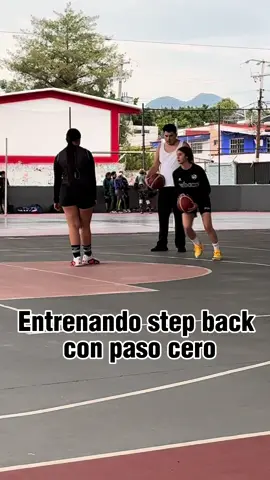 #foryoupage #viralvideo #GinaQ12 #🤯 #entretenimiento #CapCut #basquetbol #todobasket #womenbasketball #WNBA #pasocero #stepback 