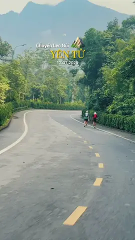 |Trip leo núi đầu tiên: Yên Tử| Mọi người doạ quá trời mà mình thấy cũng cũng chill chill 😽 #leonui #yentu #quanglinhvlog 