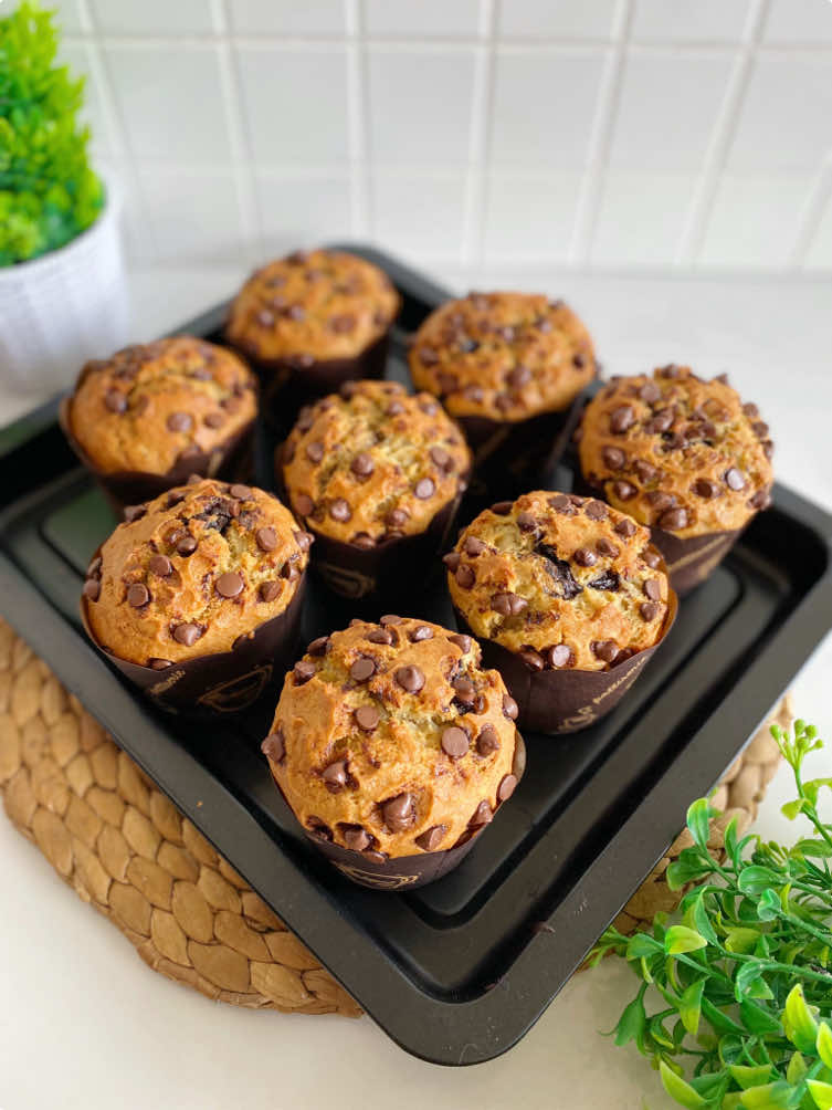 Resep lengkap cek caption✅ . 🌼Choco Banana Muffin🌼 By @husnaaviellna92 Bahan-Bahan : • 3 buah pisang ambon (kelewat matang) • 1 butir telur • 80 gr gula pasir • 1 sdt pasta vanila • 100 ml minyak goreng • 40 gr kental manis • 1 sdt garam • 170 gr tepung terigu (Pro sedang) • 1 sdt soda kue . ✅Follow @husnaviellna92 untuk updste resep lainnya . #resep #resepmasakan #reseprumahan #resepnusantara #resepmudah #reseplezat #resepyummy #reseproemahan #fyp #resepkue #kue #muffin #kuepisang #chocomuffin #bananamuffins #resepkue #cake #kue #reseptiktoksimple 