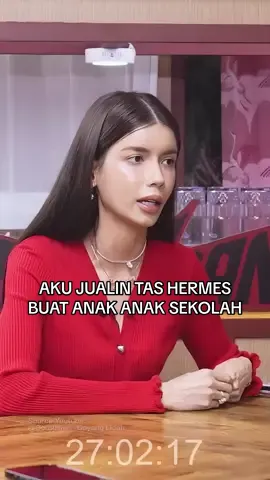 Karena pada akhirnya bukan nenteng tas hermes or pake barang branded lain yang bikin bahagia atau nambah value diri. But when you can empower and support others. Thats my kind of happiness 🥹 #sabrinachairunisa #scholarship 