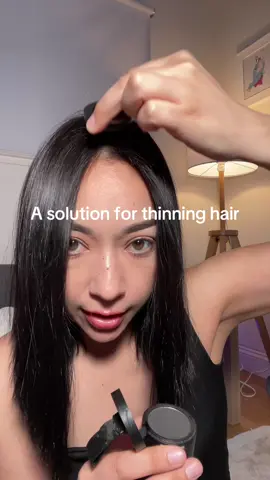 This hairline powder helps with thinning hair problems. It’ll make your hair look fuller 🫶🏼 #boldify #boldifyhairlinepowder #thinninghair #thinninghairsolution #hairtok 