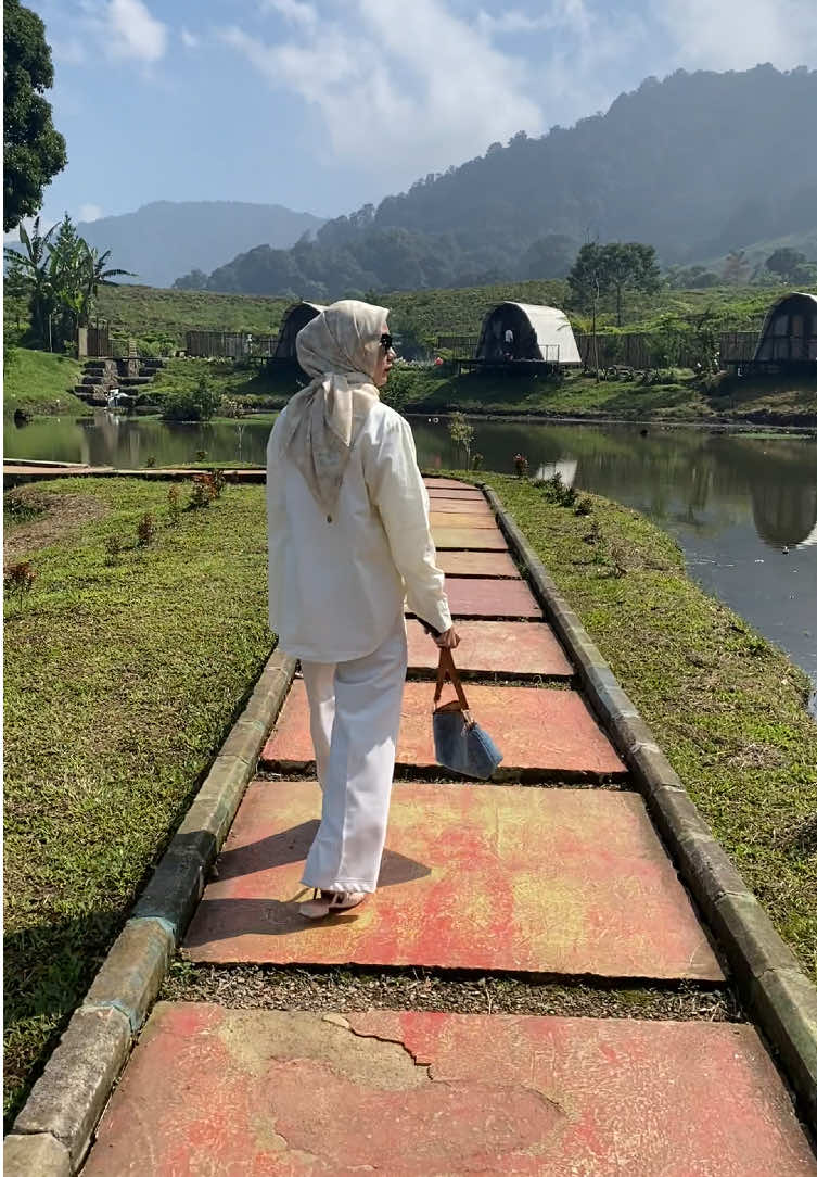 View nya bikin betah ga mau pulang🤭🥰#theciliwungadventurcamp #puncakcisarua #liburan #mytrip #happyfamilymoment 