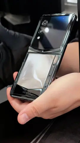 “Give me your best.” 💸 He dropped the cash. We gave him the $9,800 Quantum Flip — opens like a supercar, flexes like a boss. 🎩 For the 1%, not the crowd. 📲 Tap the link in bio to shop VERTU. #VERTU #QuantumFlip #LuxuryPhone #RichVibesOnly #SupercarEnergy #CashOnly #FlexCulture #LuxuryUnboxing #TikTokMadeMeBuyIt #LinkInBio#Vertuphonereview#Vertuphoneprice#Vertuphonegamingtest#rich #richlife #viral #fyp #foryou #luxury#luxurylife#money#moneytalk