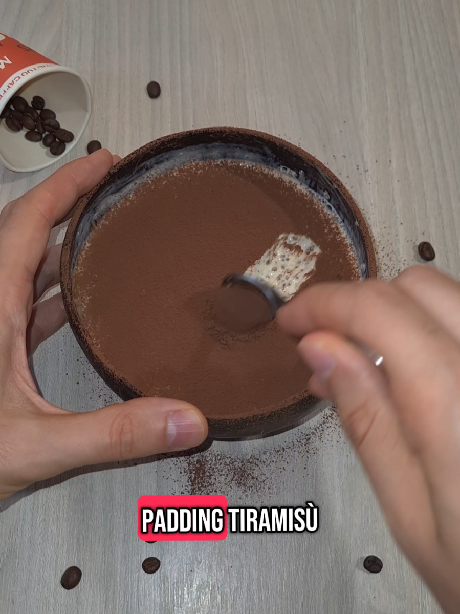 Chia pudding tiramisù  Vi ricordo il mio codice WALTER10 da utilizzare sul sito PROZIS per avere sconto +omaggi  Chia pudding al gusto tiramisù,perfetto per una colazione sana,nutriente e amica del tuo intestino!  Ingredienti  ✅️150gr yogurt Greco 0grassi (io senza lattosio) ✅️30gr semi di chia @prozis  ✅️120ml latte di soia o normale  ✅️yummy drops gusto pastel de nata @prozis o dolcificante a piacere  ✅️1 tazzina di caffè  ✅️cacao magro @prozis o normale  In una ciotola unite tutti gli ingredienti e mescolate bene. Coprite con pellicola e ponete in frigo tutta la notte. Al mattino spolverata di cacao ed eccolo pronto!  #chiapudding #ricettefit #tiramisu #colazione #prozis #prozisitalia 