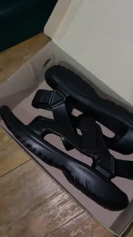 Unbox Bata! ใครที่ตามหารองเท้าที่ใส่สบายแถมยังเท่เหมาะกับสายลุย ใส่ได้ทุกวัน ต้องFloatzคู่นี้!!กดสั่งซื้อที่ตะกร้าได้เลยย #bata #batathailand #batafloatz #รองเท้าใส่สบาย #รองเท้ารัดส้น #รองเท้าบาจา 