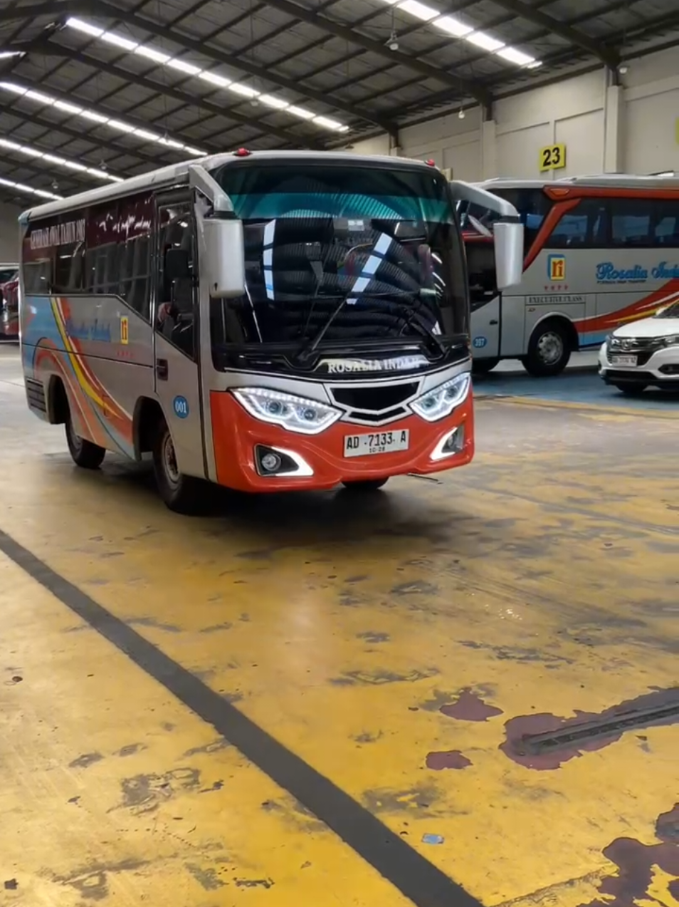 Bibit Kawit Rosalia Indah  #rosaliaindah #rosaliaindahtransport #rosaliaindahofficial #rosaliaindahmania #busmania #fypage #xyzbca #fyp 