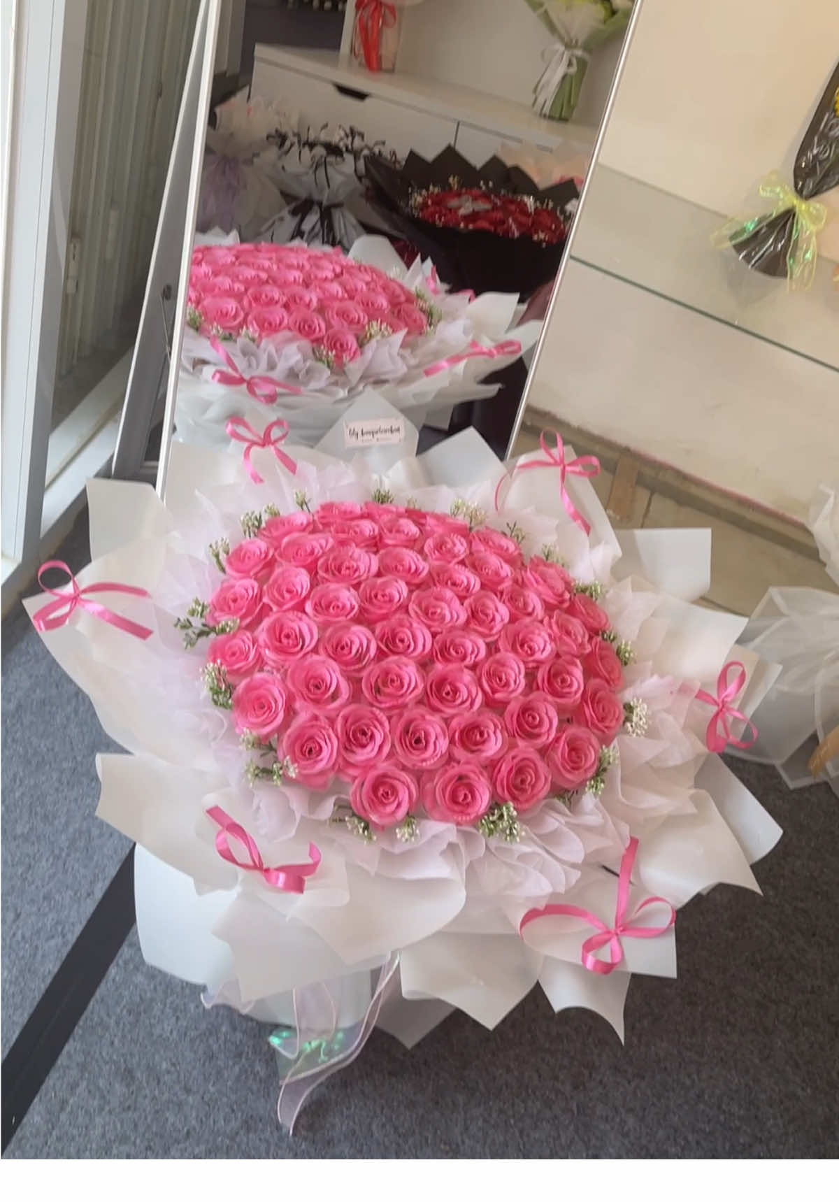 Round Bouquet💐💗✨  buket ready bisa DM admin ya🥰 INFO HARGA bisa SCREEN SHOOT di setiap unggahan  📍jl perjuangan, kesambi (sekitar kampus UIN Siber Cirebon) 📩 urgent, langsung DM, wa ‪081312548263‬ 🖇️ self pick up and ojol  📲 payment visa Qris, BCA, offline  #buketbunga #buketcirebon #roundjumbo #bungaartificial #bouquetbunga #roundbouquet #bouquet #aboutcirebon #buketcirebonpremium #artificialflowers #fypage #bouquetcirebon #cirebon #buketulangtahun #cirebontiktok #aboutcirebon #bouquetcirebon #uinss #cirebonjeh #fyp #unswagaticirebon #ypibmajalengka #buketwisudacirebon #untagcirebon #uinsibersyekhnurjaticirebon #buketulangtahun #dinner 