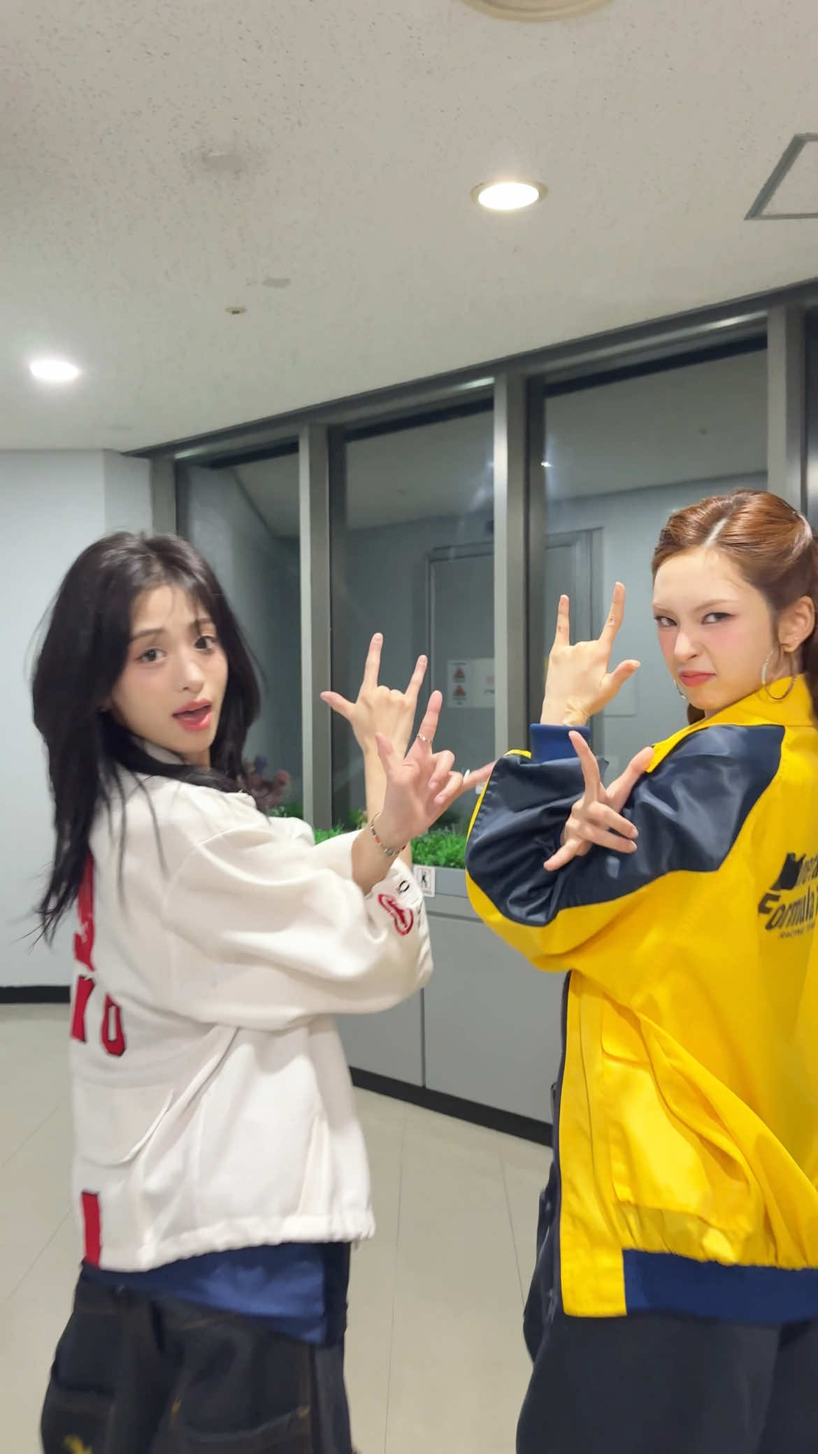 Feel the way we move 🕺💃 #BABYMONSTER #AHYEON #CHIQUITA #HOTSAUCE #HOTSAUCE_Challenge