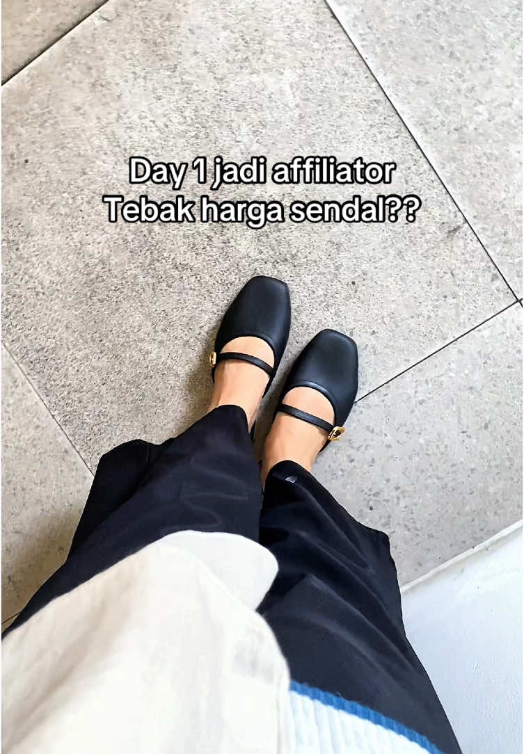 Kaum mandang mending ketika beli sendal. 