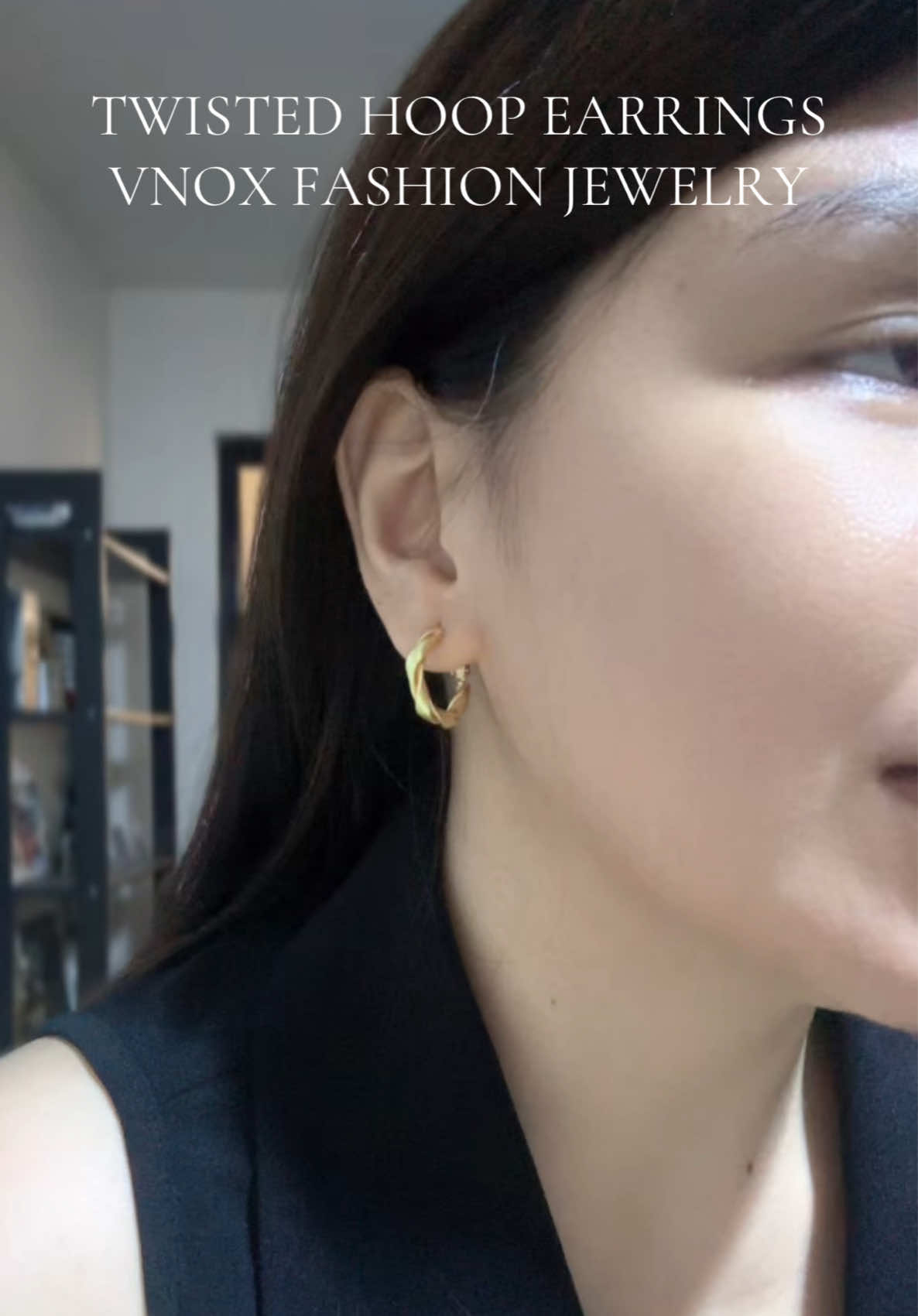 Twisted hoop earrings from Vnox #twisted #earrings #jewelry #vnox
