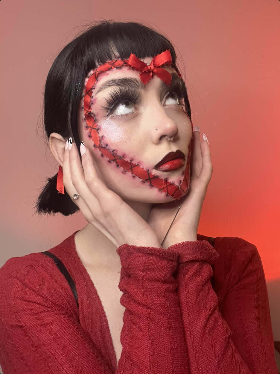 Sewed ribbon makeup look 🧵 🪡  #sfxmakeup #makeuptransition #creativemakeup #makeuptransformation #ribbon #hannahjoy  