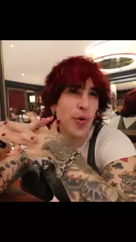 We went to Italy! #jakewebber #johnnieguilbert #tarayummy #fyp #italy #crazypizza 