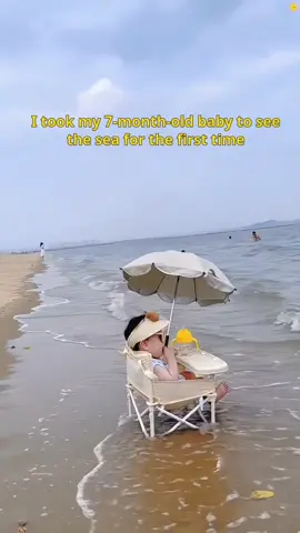 Foldable baby chair perfect for outdoor time during vacation #babychair #babyvacation #babyholiday 
