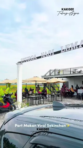 📍Syurga Nasi Lemak Sekinchan (Parit 12 Ban 2 Sg Nibong) Dah alang-alang kita ada kat sekinchan, maka misi mencari port makan best makan kat mana? Dia bagi Syurga Nasi Lemak nie.  Lokasi cantik, suasana damai & makanan pun banyak pilihan. View lagi cantik bulan 9, padi tengah cantik hijau gitu.. Cuba komen kat mana lagi sedap area sekinchan nie eh?? hihihihi  #syurganasilemaksekinchan