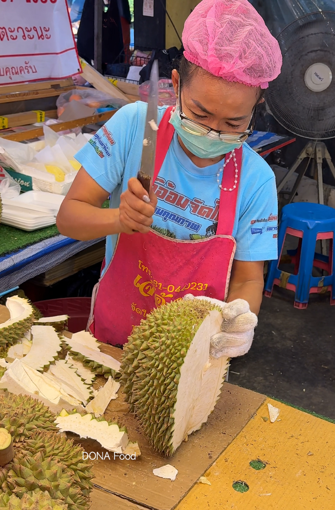 Must Try! Thai Giant Durian -  Fruit Cutting Skills - Thai Street Food Location : Airplane Night Market in Bangkok ▶ https://goo.gl/maps/nJCt7Bo2WniLDahH9 #thaifood #bangkok #durian 