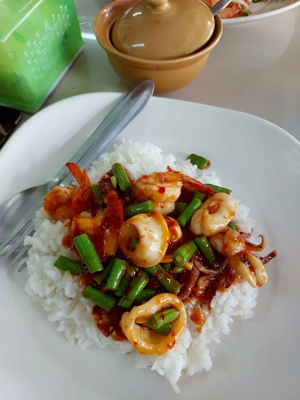 เมนูข้าวเที่ยงวันนี้ : ข้าวราดผัดพริกแกงทะเล 🍽  #ส่องข้าวเที่ยง #เที่ยงนี้กินไรดี #ข้าวเที่ยง #เมนูง่ายๆ