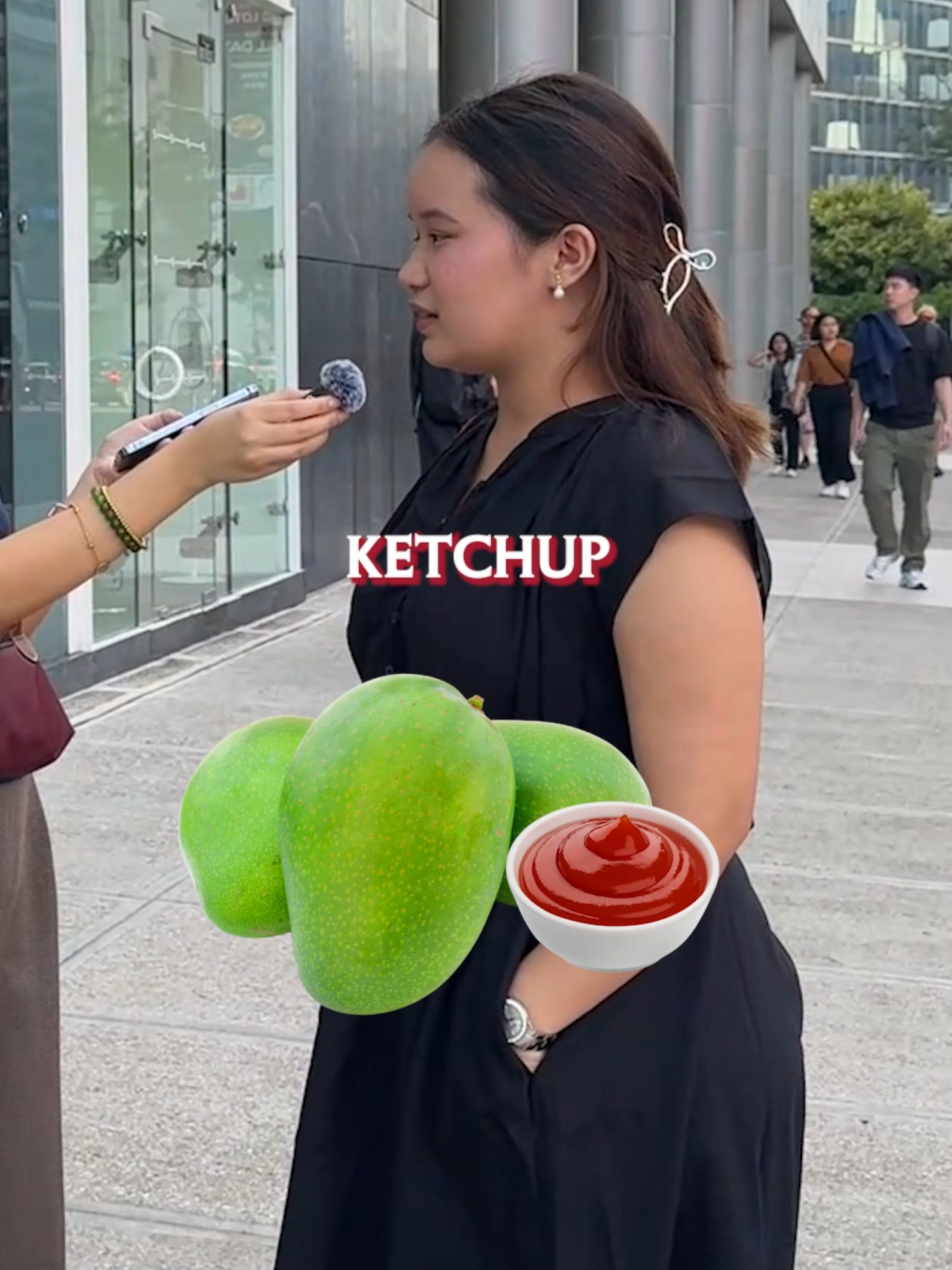 Mango and... KETCHUP 🥫 ?! What's the weirdest food combo you've heard of? #DuHsiaoYuehPH #weirdfoodcombo #weirdfood