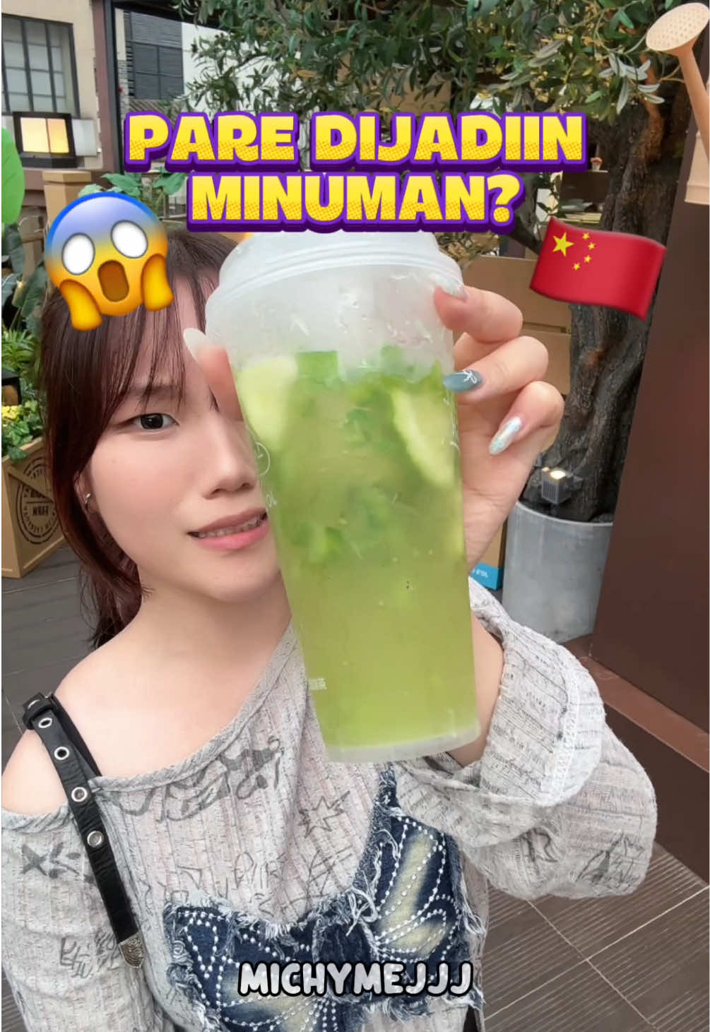 CUMAN DI CHINA ADA MINUMAH SEANEH INI! 🤣 SAYUR PARE DIJADIIN MINUMAN SEGAR 🤭  - - #china #review #funfact #aneh  #china #chinasnacks #chinastreetfood #chinasnack #snackchina #snackaneh #snackunik #snackviral #viralsnack #snackreview #reviewsnack #weirdfood #weirdfoods #weirdsnack #chinesesnack #chinafood #chinatiktok #china #douyin #pare #minumanpare #minumananeh #minumanchina 