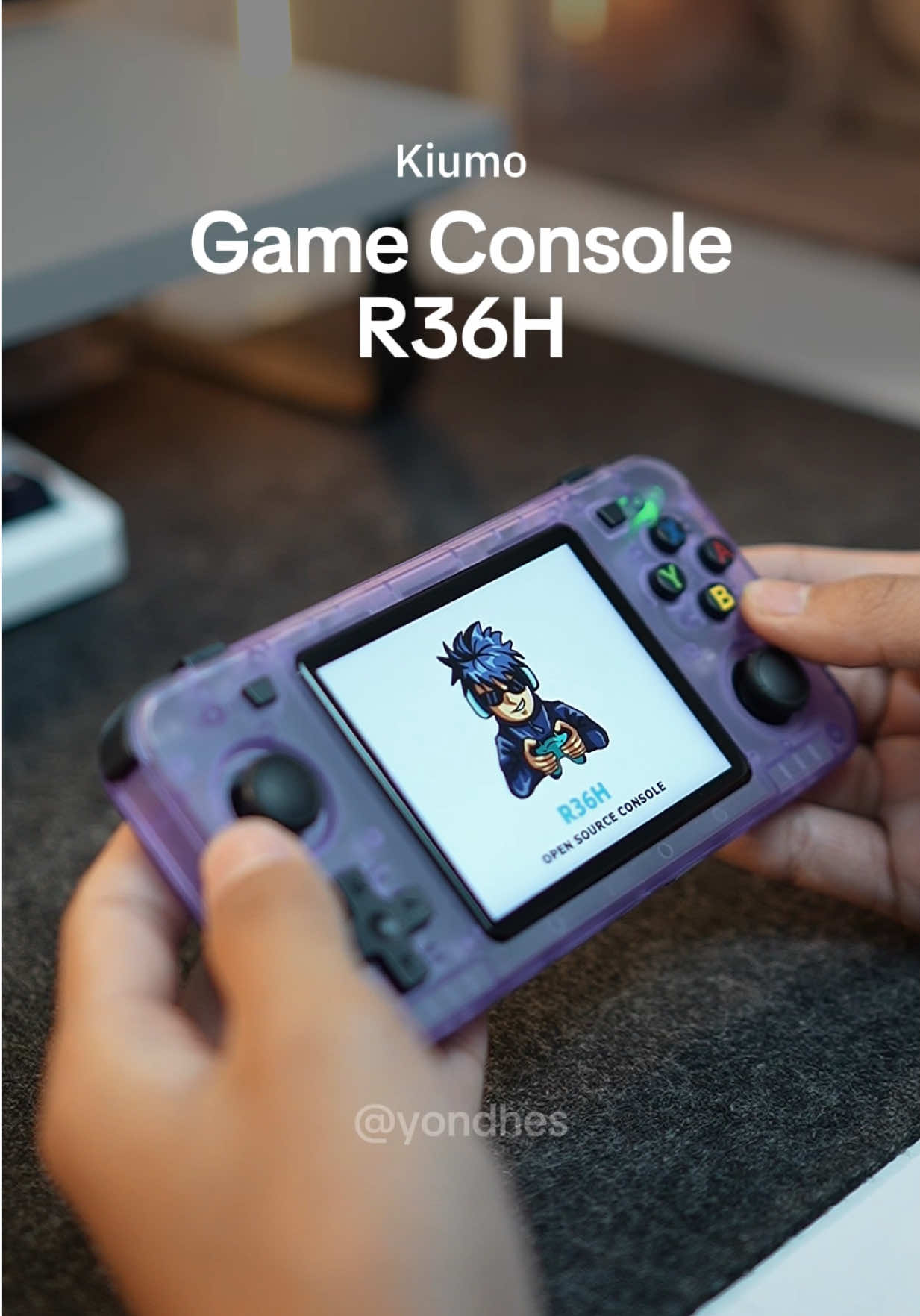 R36H Retro Game Console, Buat yang besar di era 90-an sampai 2000-an awal, ini sih beneran mesin waktu 😭 Bayangin aja, 21.000 game dalam satu konsol yang bisa lo bawa ke mana-mana! #R36S #RetroGameConsole #GameConsoleRetro #KonsolGame #KonsolGameRetro #RetroGaming #EmulatorPS1 #GameJadul #NostalgiaGame #KonsolMini #ReviewGameConsole