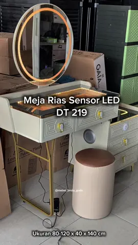 Meja Rias Sensor DT 219 (bahan hardboard + kaki besi) With Technology: • Wireless Charger • Bluetooth Speaker • Port USB • 3 Warna lampu LED #mejariaas #mejariasaesthetic #mejariaswireless #mejariasled #mejariaslampu #dt219 #gaia #mejariasmurah 
