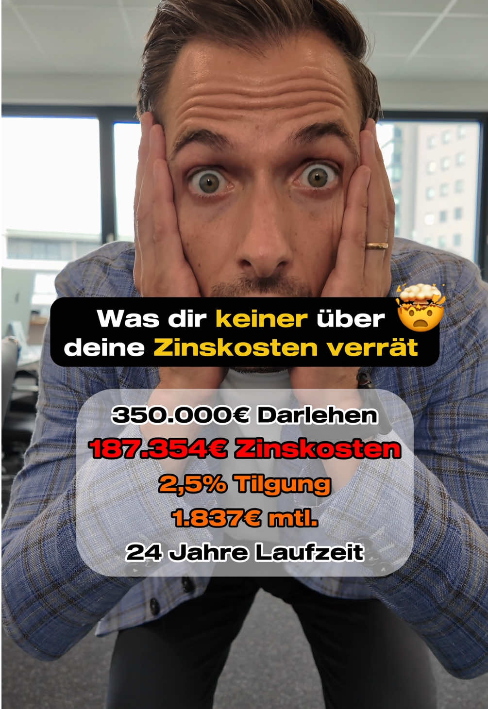 😳 Wusstest du, dass 1 % Tilgung dich über 300.000 € kosten kann? ❓Wie hoch war deine anfängliche Tilgung – oder wofür würdest du dich entscheiden? 1 %, 2 %, 2,5 % oder 3 %? Und warum?👇 💸 Was dir keiner über Zinskosten verrät: Je niedriger deine Tilgung, desto länger deine Laufzeit – und desto teurer dein Kredit! 😳 Beispiel bei 3,8% Zins und 350.000 € Darlehen: 🔻 1 % Tilgung = 41 Jahre, 345.000 € Zinsen 🔻 2 % Tilgung = 28 Jahre, 220.000 € Zinsen 🔻 2,5 % Tilgung = 24 Jahre, 187.000 € Zinsen 🔻 3 % Tilgung = 21 Jahre, 163.000 € Zinsen 👉 Verstehst du jetzt, warum die Anfangstilgung so wichtig ist? 👉  Folge mir für mehr Insiderwissen und verpasse keine Neuigkeiten mehr #Immobilien #baufinanzierung #immobilienfinanzierung #eigenheim #haus  