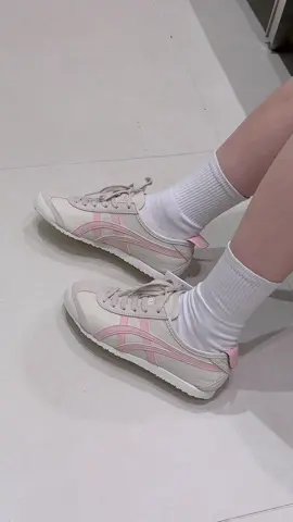 Đôi giày nhẹ nhất e từng đi 💕#onitsukatiger #xh #korea #trending #onitsukatigermexico66 #typ #sneakers 