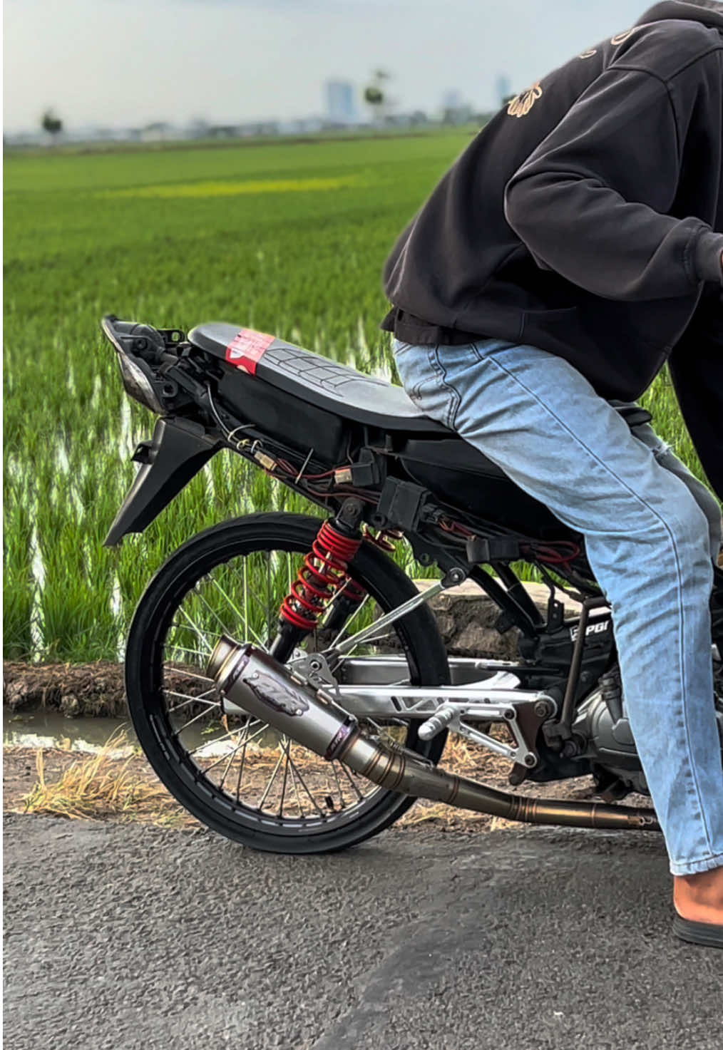 Mosok do gak pingin😁 Pakai Silincer Dari ATR jelas bertenaga 💪 @ATR POWER TECH  #atr #atrpowertech #atrracingexhaust #bisma_mbledos💥 #jupiterz130cc #sleepengine200 #5tprasepele #5tp #jupiterz #sleepengine #5tp_jupiterz 