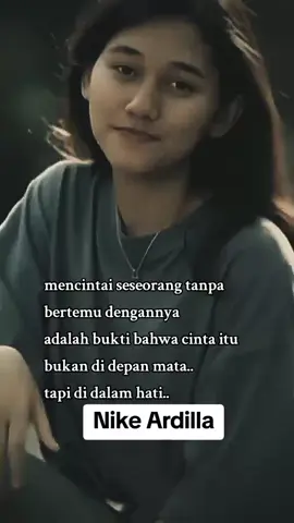 Tidak pernah bertemu,, tahu cuma dari media juga lewat lagu2nya tapi kenapa ya aku cinta banget sama beliau.. #nikeardilla #suarahatinikeardila 