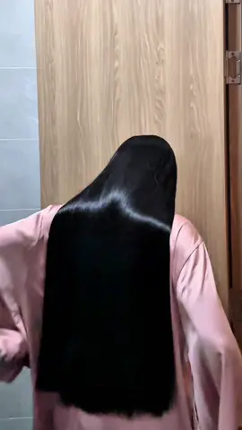 “Sợi tóc mỏng, dài – vẫn có nét đẹp riêng. Quan trọng là biết yêu và chăm dưỡng đúng cách.” #haircare #beautyfromwithin #suoitocdep #lamthaohaircare #hairgoals #healthyhair 