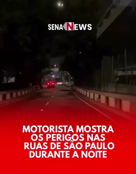 Um motorista de aplicativo flagrou uma cena preocupante nas ruas de São Paulo durante a madrugada. Ao passar por um trecho escuro sob um viaduto, ele percebeu a movimentação de adolescentes escondidos entre as colunas e decidiu registrar a situação com o celular. Nas imagens, é possível ver vários pedaços de vidro espalhados pelo chão — segundo o motorista, são restos de janelas de carros quebradas durante tentativas de roubo. 