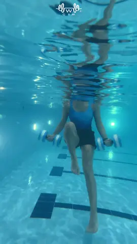 مجموعة تمارين رياضية سهلة وفعّالة في المسبح 🏊🏻‍♀️ #foryou #fyp #explore #claas #coach #Gym ##pool 