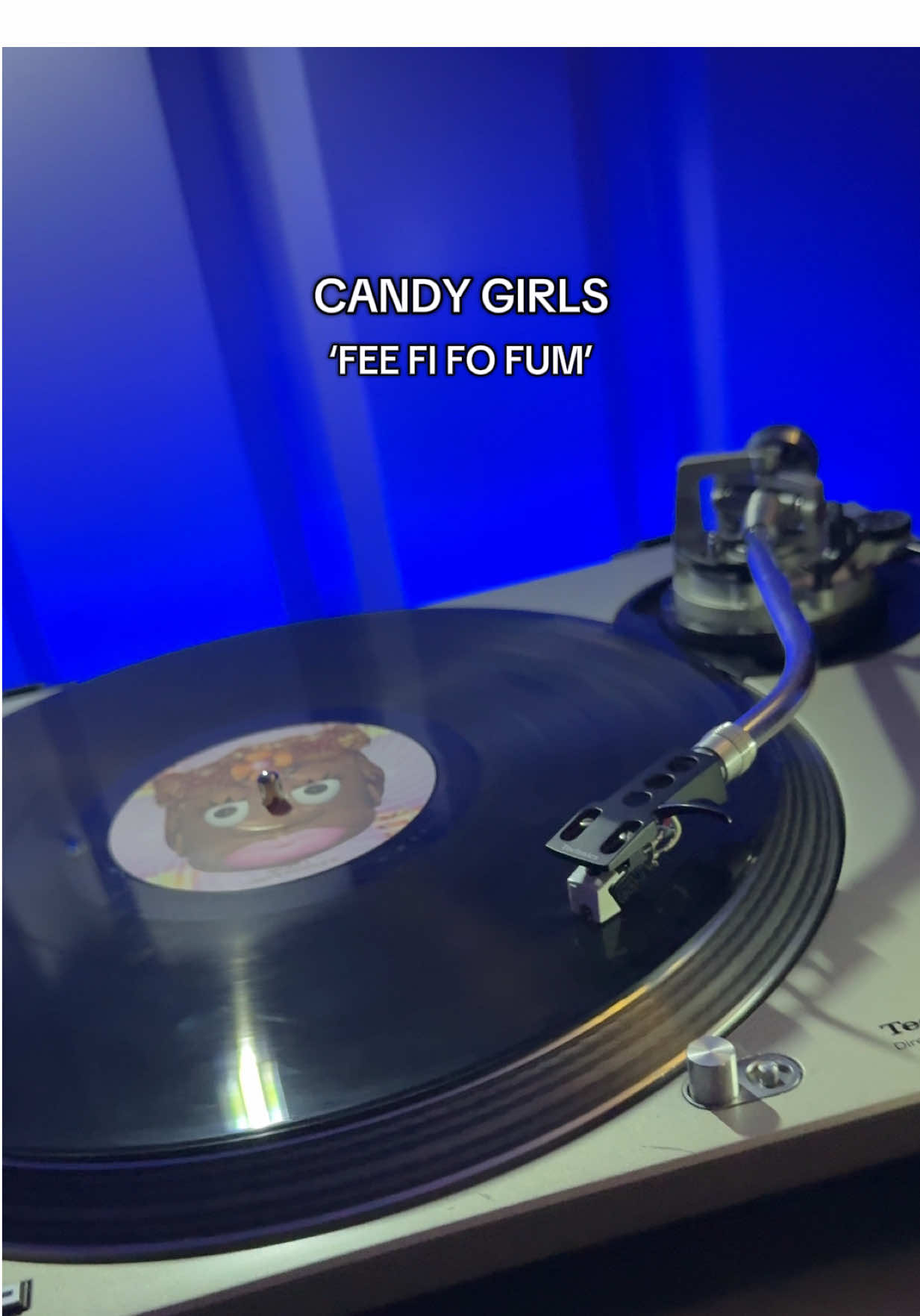 Big club tune from 1995! Used to love this one! Did you rave to this? TUNE! 💃🏻 #tiktokpoll #vinyldj #tiktokvinyl #vinyllovers #fyp #oldschool #technics1200 #technics1210 #tiktokdj #viral #vinyl #vinyltok #classichouse #90shousemusic #pianohouseanthems #pianohouse #ortofon #stanton500 #scousehouse 