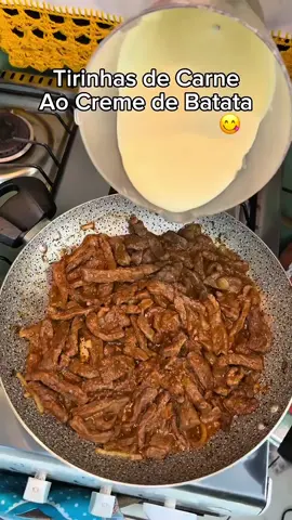 🥔 Uma receita simples, cremosa e cheia de sabor! Com carne bem temperada e purê de batata cremoso por cima, essa combinação vai direto pro topo das favoritas 😍 Fácil, prática e perfeita pro almoço ou jantar! ✅ Ingredientes: • Batatas cozidas (quantidade a gosto) • Carne em tirinhas (patinho, acém, fraldinha… o que tiver aí!) • Sal, cominho e páprica defumada • Cebola e alho picados • Molho de tomate • 1 caixinha de creme de leite • 2 colheres de requeijão • Fatias de queijo (pra finalizar e derreter por cima) 👉 Curtiu? Comenta “EU AMEI!” e me segue pra mais receitas cremosas e gostosas como essa 💛 #receitacremosa #batatacomcarne #carnecomqueijo #almoçorápido #jantarprático #purêdebatata #comidacaseira 