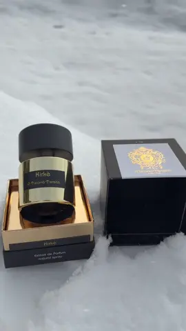 🌸-Üst notalar; Çarkıfelek meyvesi,  Alt notalar; şeftali ve armut gibi tatlı meyvelerin bereketli buketiyle karakter kazanan koku, ahududu ve siyah Frenk üzümünün marifetli simyasıyla karışır Kusursuz heliotropin ve baskın karakterli müge, paçuli ve miskin güçlü notalarıyla tamamlanır  AYRICA UNİSEX PARFÜMDÜR🌸 #parfum #güzelkokular #fyppppppppppppppppppppppp #kesfet #kesfetbeniöneçıkart #destek #öneri 