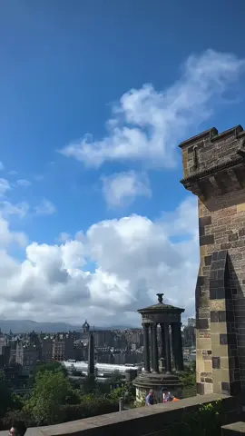 Scotland 🏴󠁧󠁢󠁳󠁣󠁴󠁿 #Scotland #scotlandvibes #scotlandbeauty #edinburghscotland #edinburgh #greatview #rainyday 