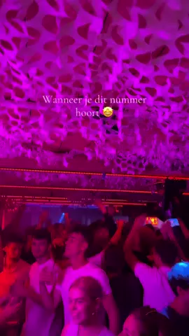Parada de tettas = guiltypleasure #guilty #blankenberge #paradadetettas #fyp #nightlife #dj #house #housemusic 